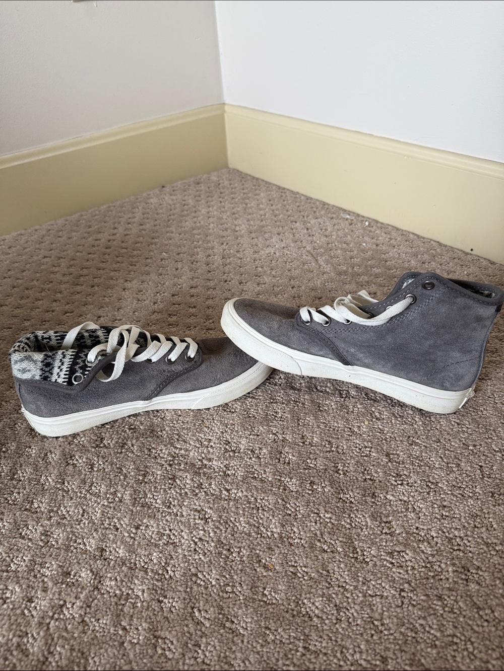 Vans Gray High-Top Casual Sneakers with Patterned Liner - Women